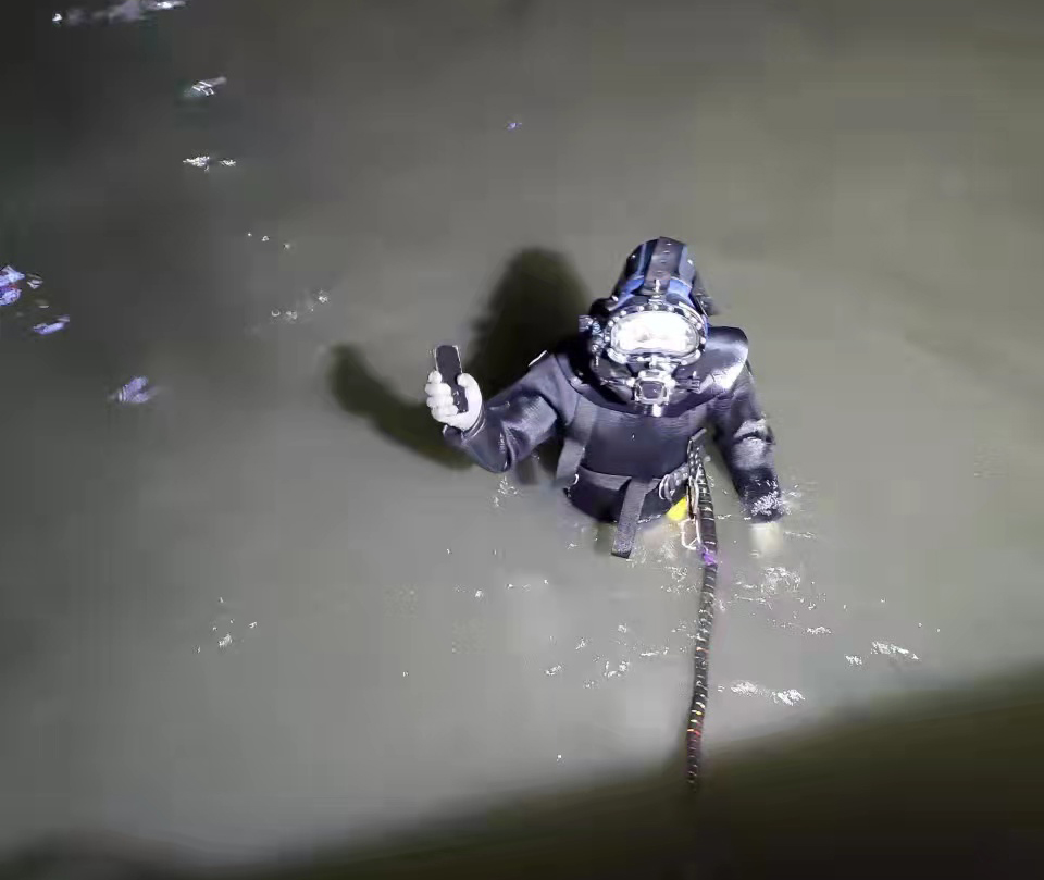 水下打捞手机